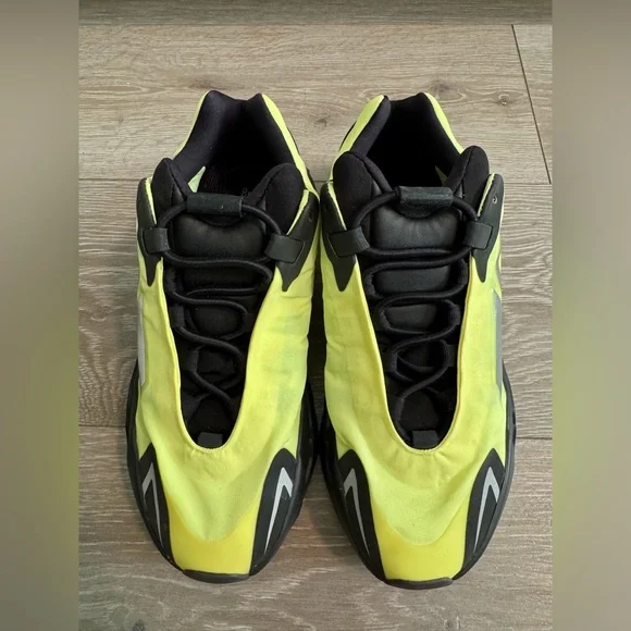 Yeezy Boost 700 MNVN
'Phosphor' Men’s Size 8/ Women’s Size 9 - Picture 2 of 11